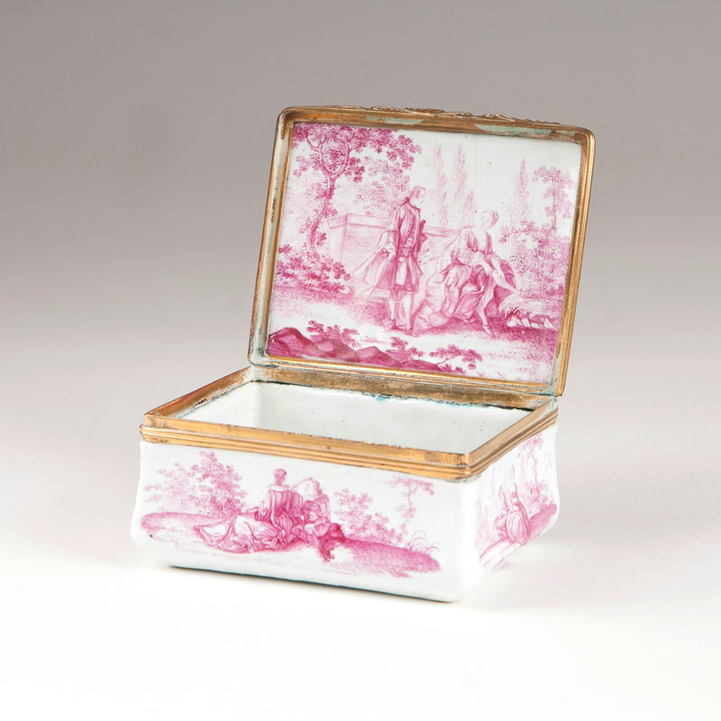 - An exquisite enamel-tabatière with delicate Watteau scenes in purple monochrome An exquisite enamel-tabatière with delicate Watteau scenes in purple monochrome