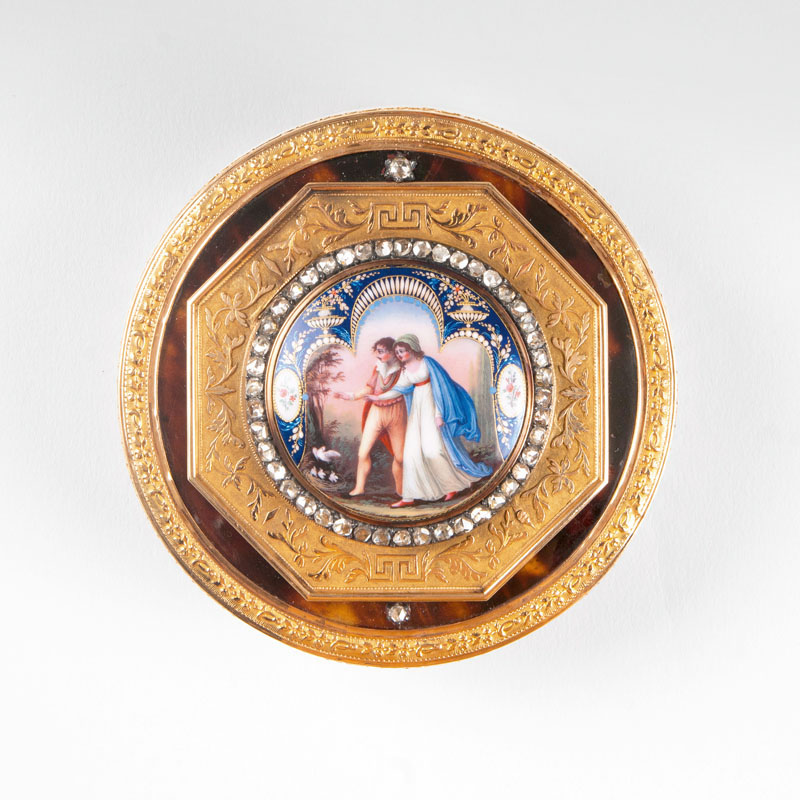 Kostbare, goldmontierte 'Tabatière-montre' mit Diamant-Besatz und Emailleminiatur