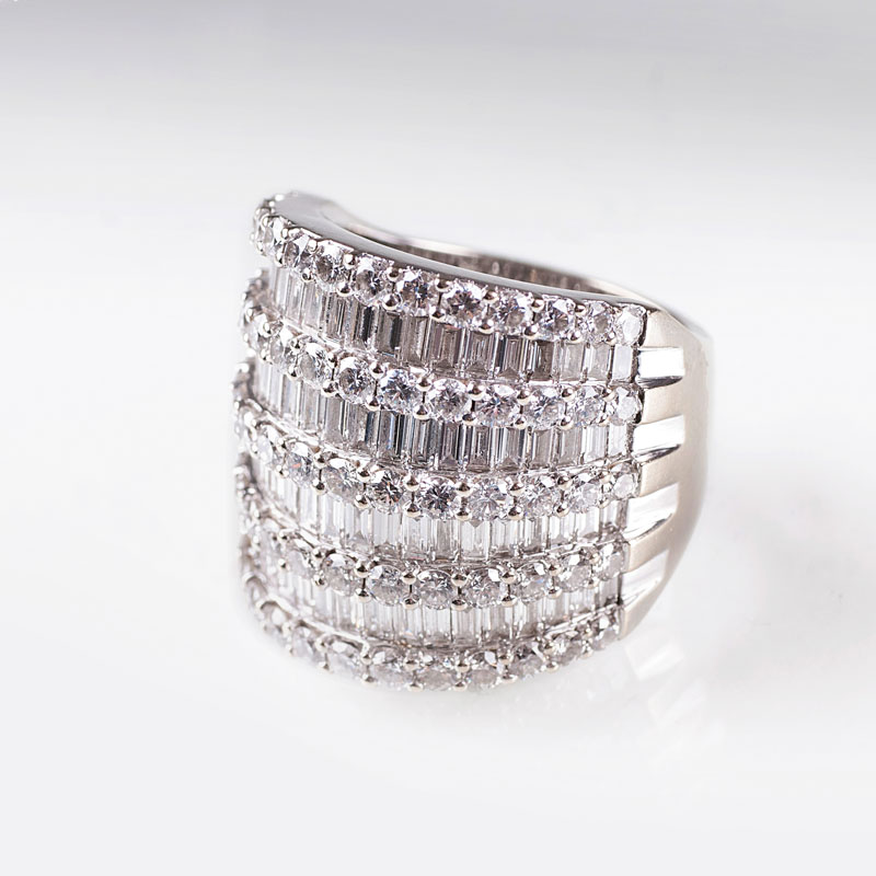 Moderner Bandring mit Diamant- und Brillant-Besatz