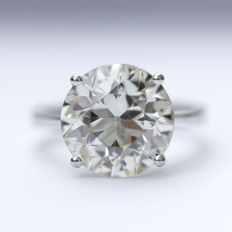Solitär-Ring mit hochkarätigem Fancy-Diamant