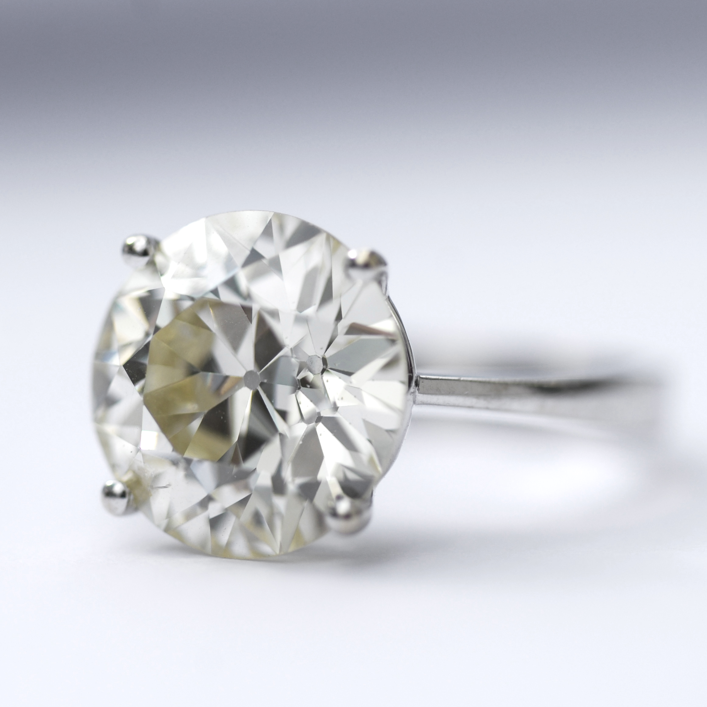 A solitaire ring with a highcarat fancy diamond - image 2