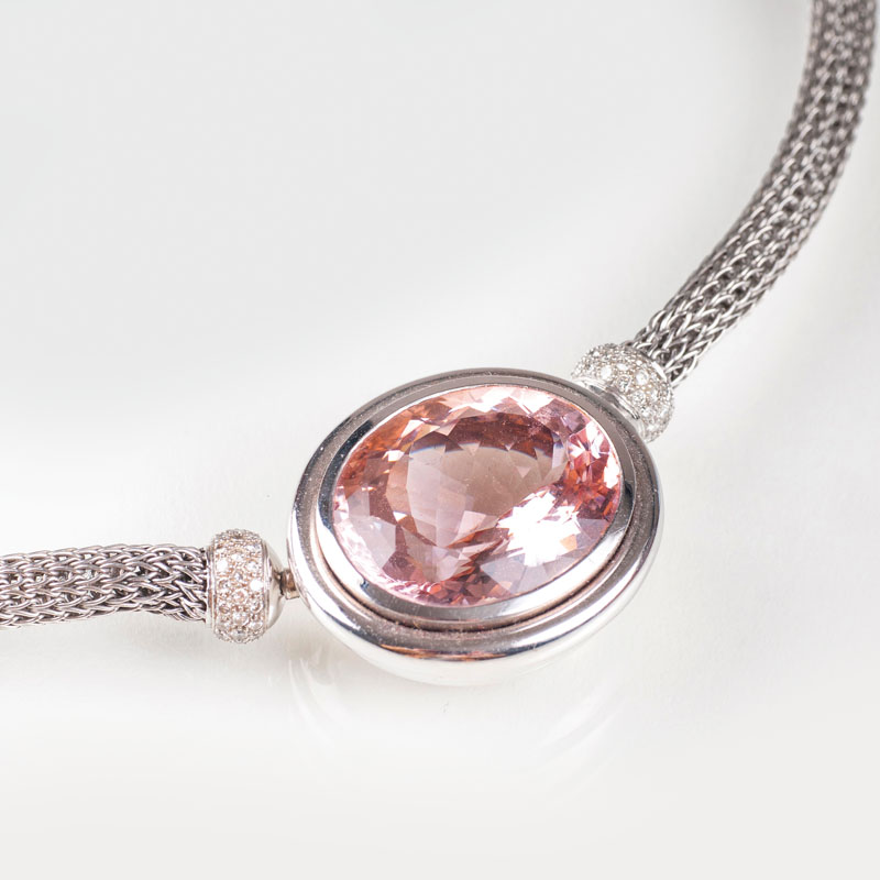 A kunzite pendant by Wempe with diamond necklace