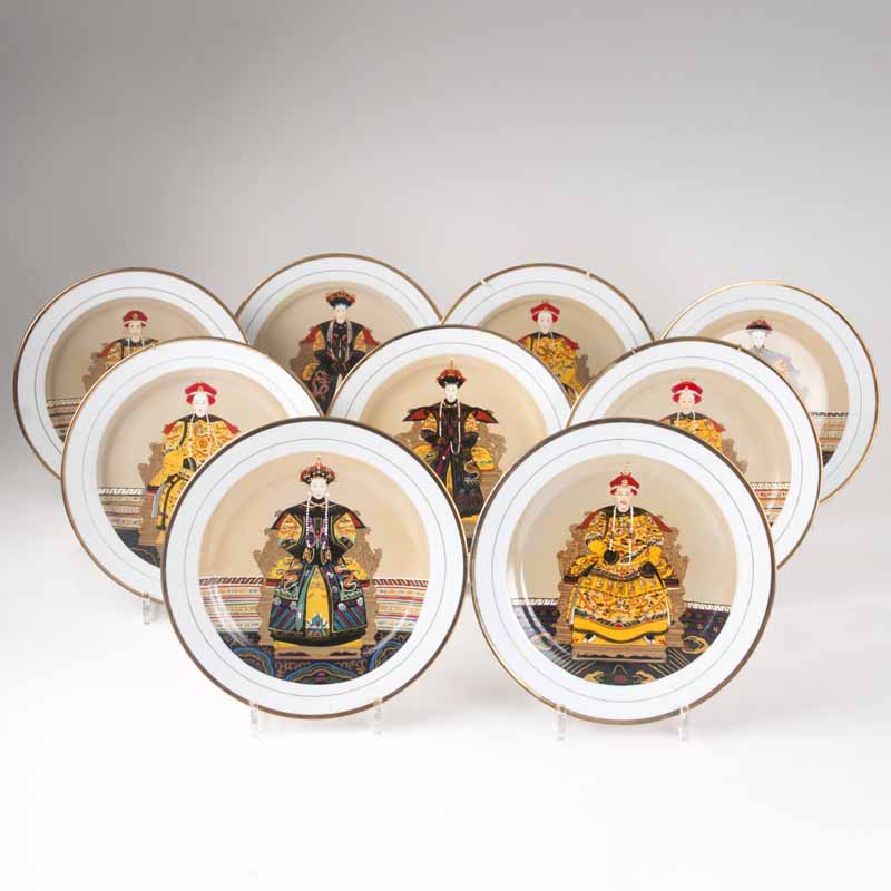 A set of 19 Chinese plates with Imperial portraits - image 2