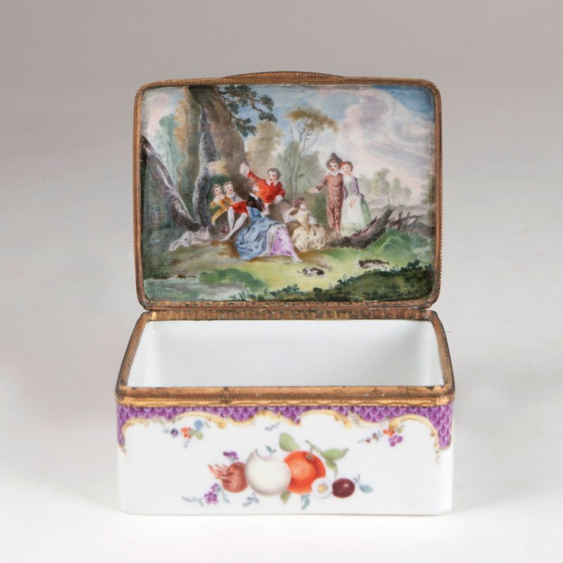 A rare Tabatière with parc scene inside, formely Fischer Collection
