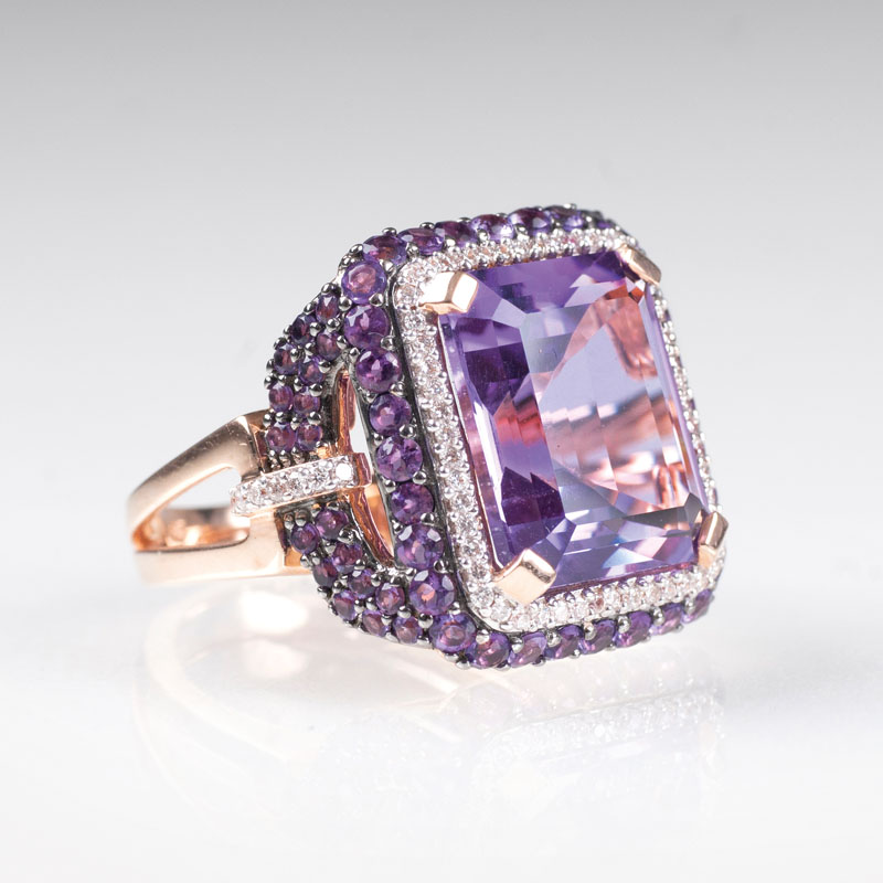 A cocktailring with amethyst and diamonds