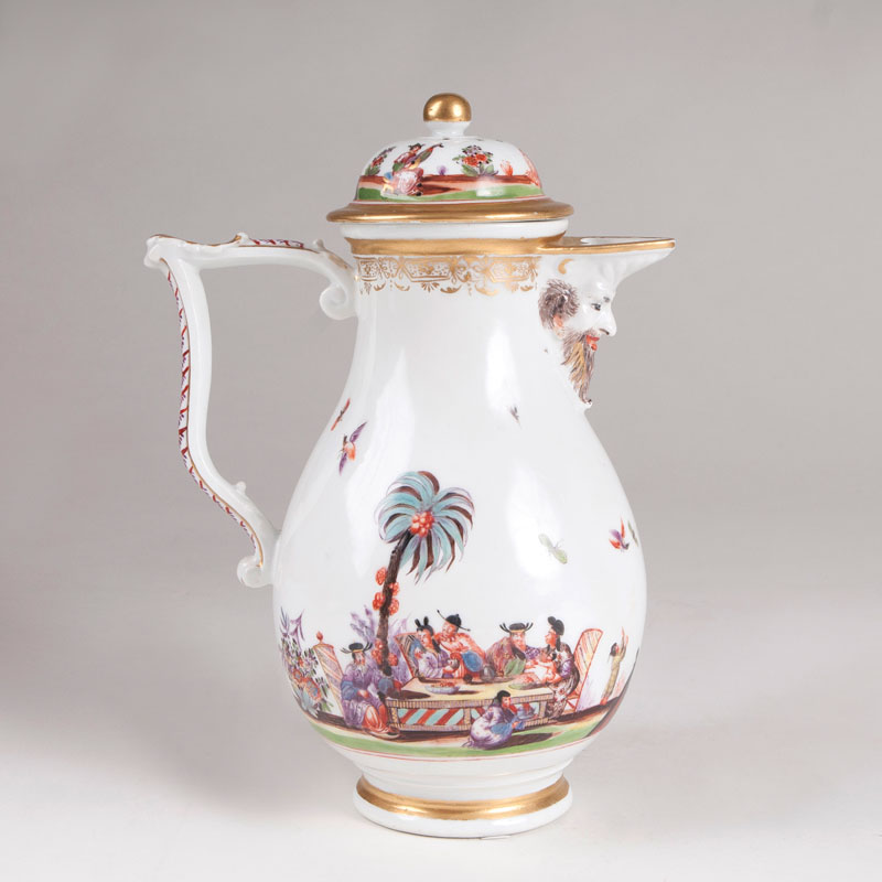 A coffee pot with reliefed mask and Chinese scenes by the Höroldt-workshop - image 2