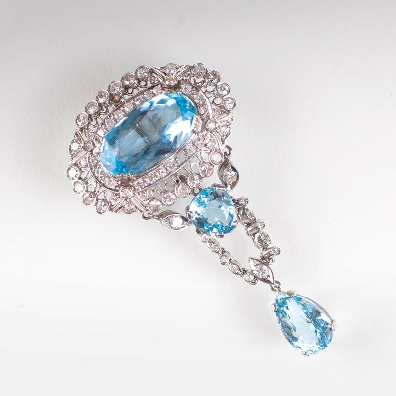 An aquamarine diamond brooch