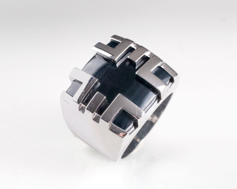 A modern gentleman's goldring with onyx by Cartier