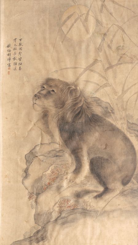 Löwe auf einem Felsvorsprung