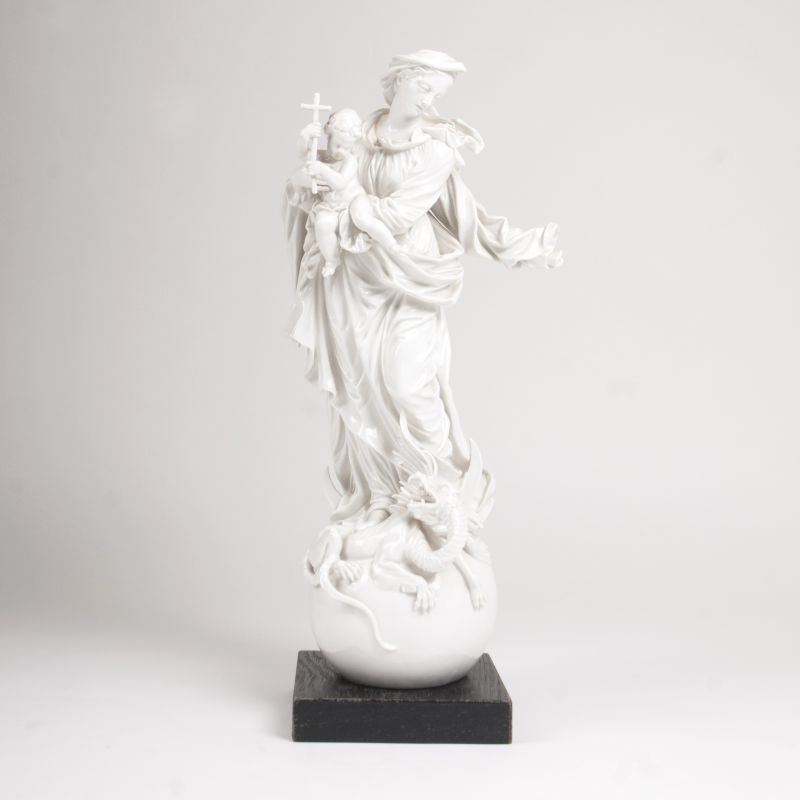 A large porcelain figure 'Maria de Victoria'