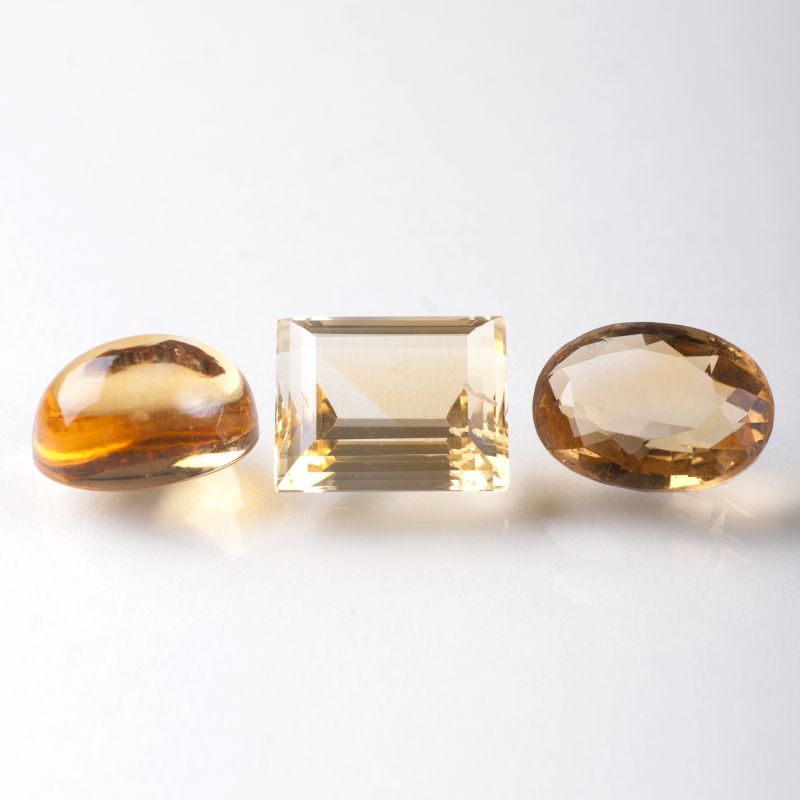 Three loose citrine und one loose smoky quartz