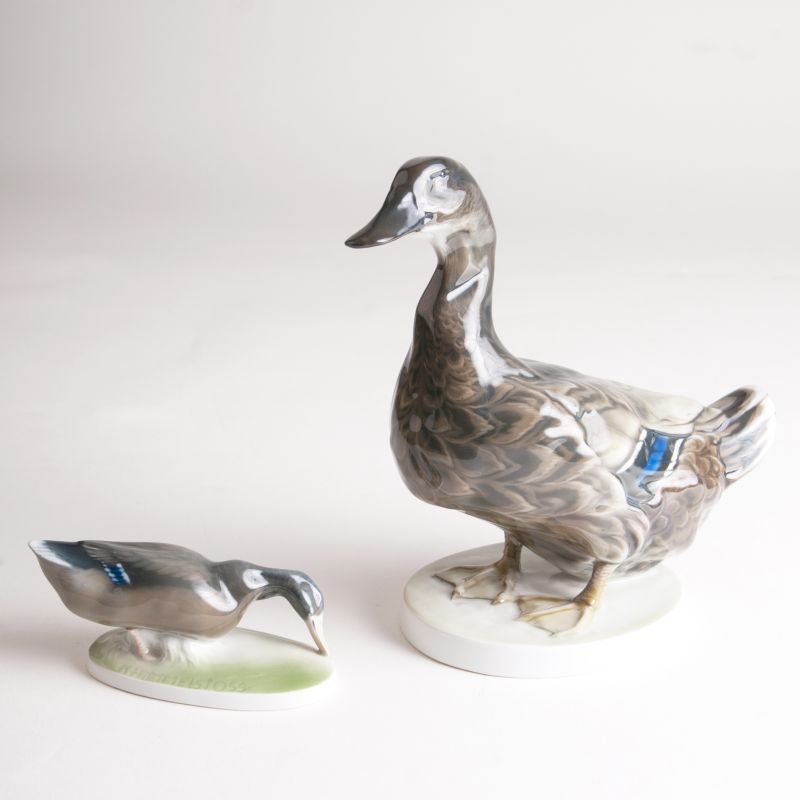 Zwei Porzellan-Tierfiguren 'Ente'