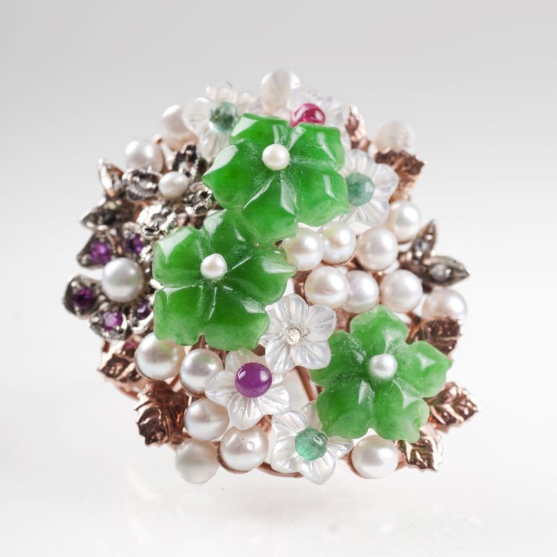A flowershaped cocktailring with jade, pearls and precious stones - image 2