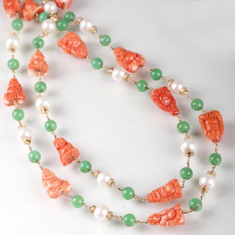 Außergewöhnlicher Perlen-Chrysopras-Brillant-Sautoir mit Korallen-Figuren des 'Glücksbuddha'
