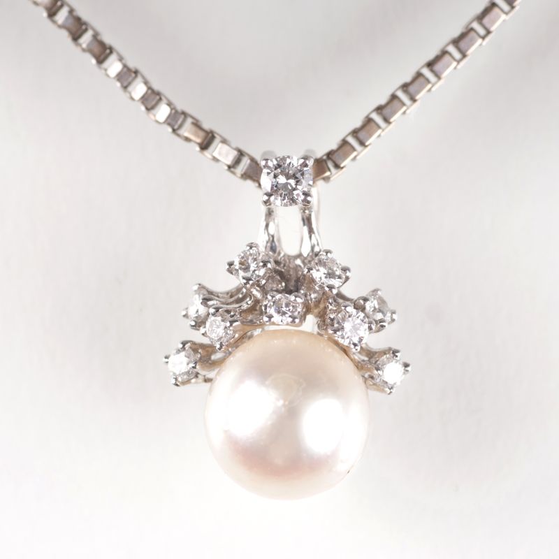 A pearl diamond pendant with necklace