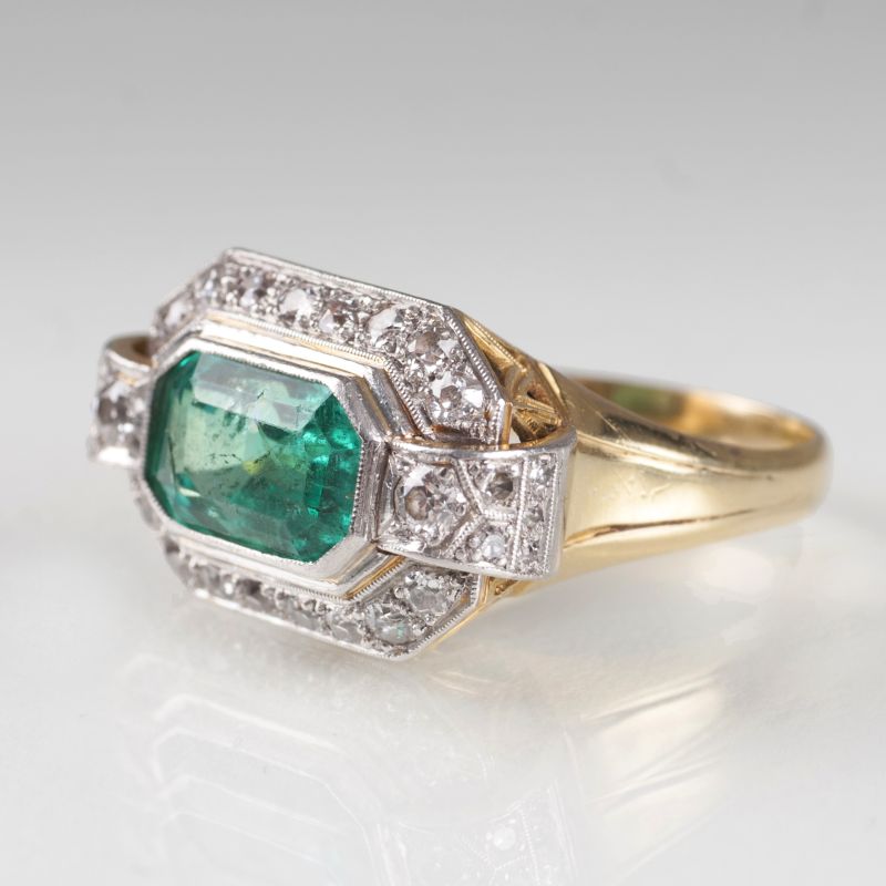 An Art Déco emerald diamond ring