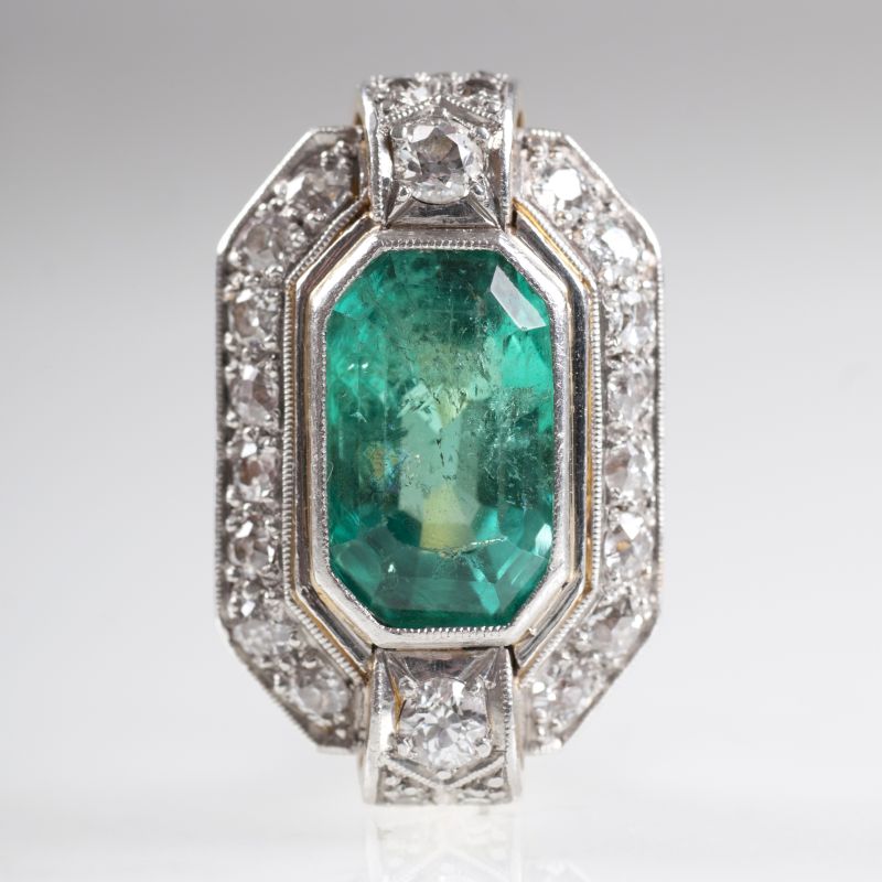 An Art Déco emerald diamond ring - image 3
