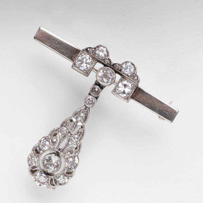 A diamond brooch with Art Noveau pendant