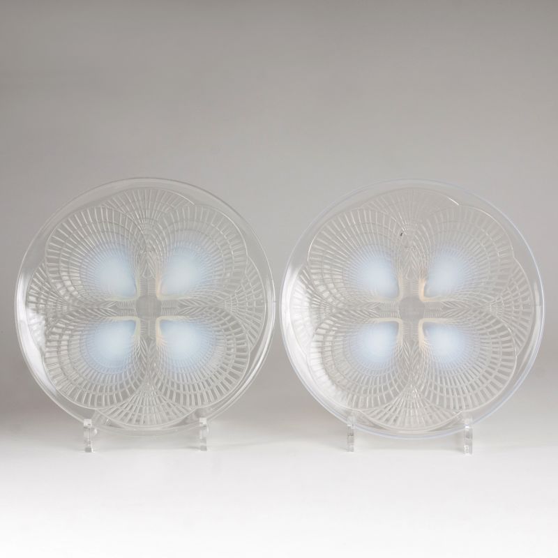 Cristallerie Lalique & Cie, gegr. 1885 von René Lalique - A pair of Art Déco plates 'Coquilles' A pair of Art Déco plates 'Coquilles'