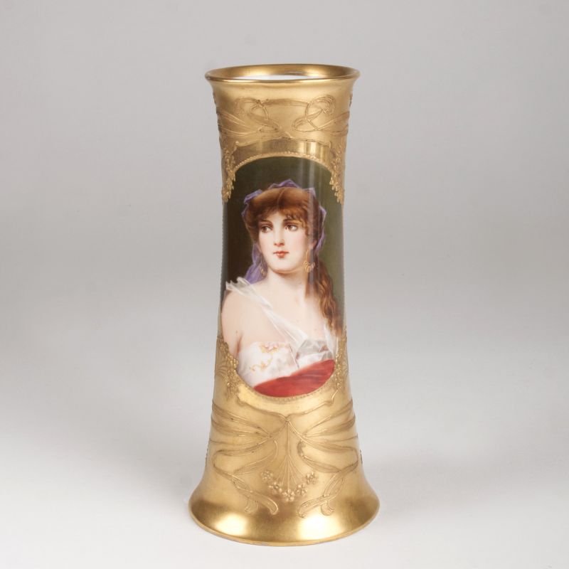 Jugendstil Porzellanvase 'Orientalin' mit Reliefgold