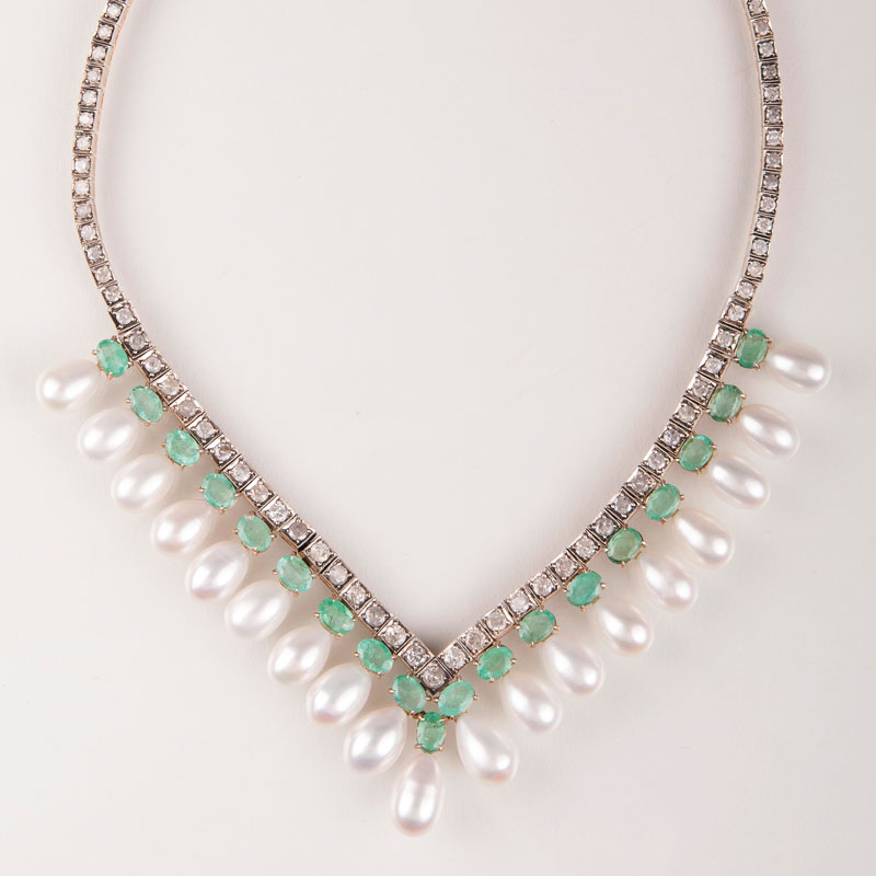 Elegantes Smaragd-Brillant-Perlen-Collier