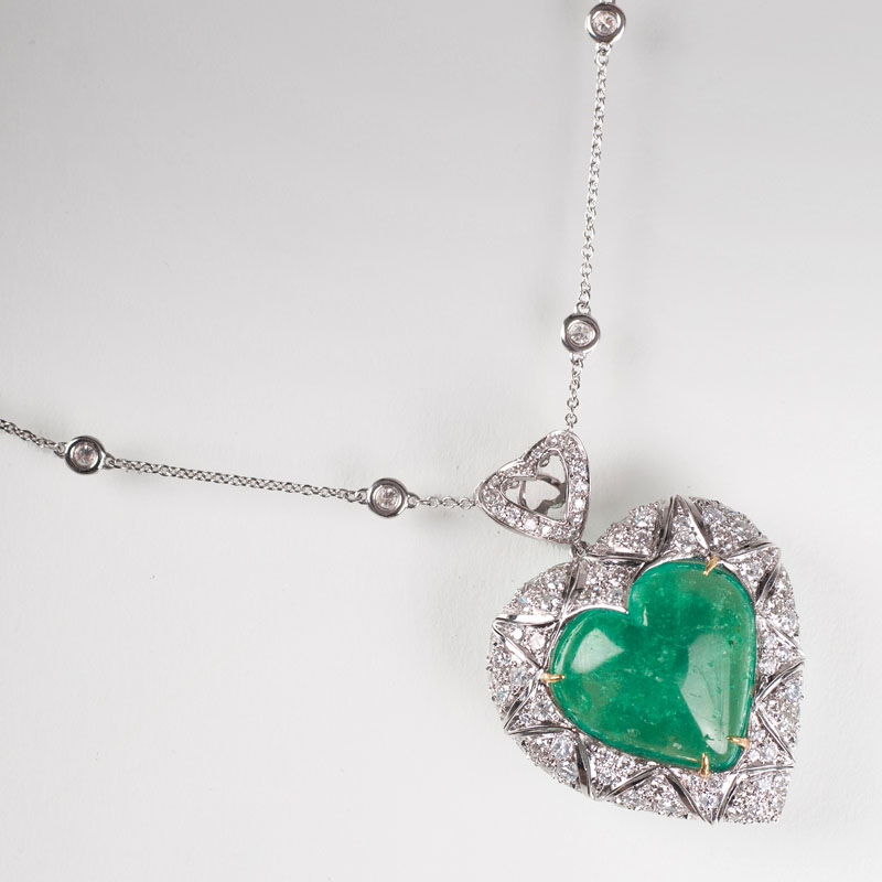 An extraordinary emerald diamond pendant in heartshape with diamond necklace