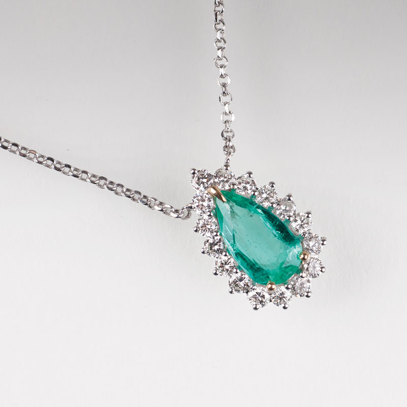 A very fine emerald diamond pendant with diamond necklace