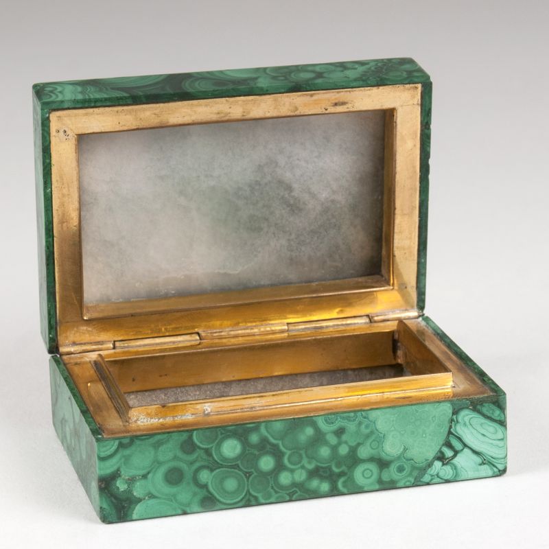 A small classic malachite box - image 2