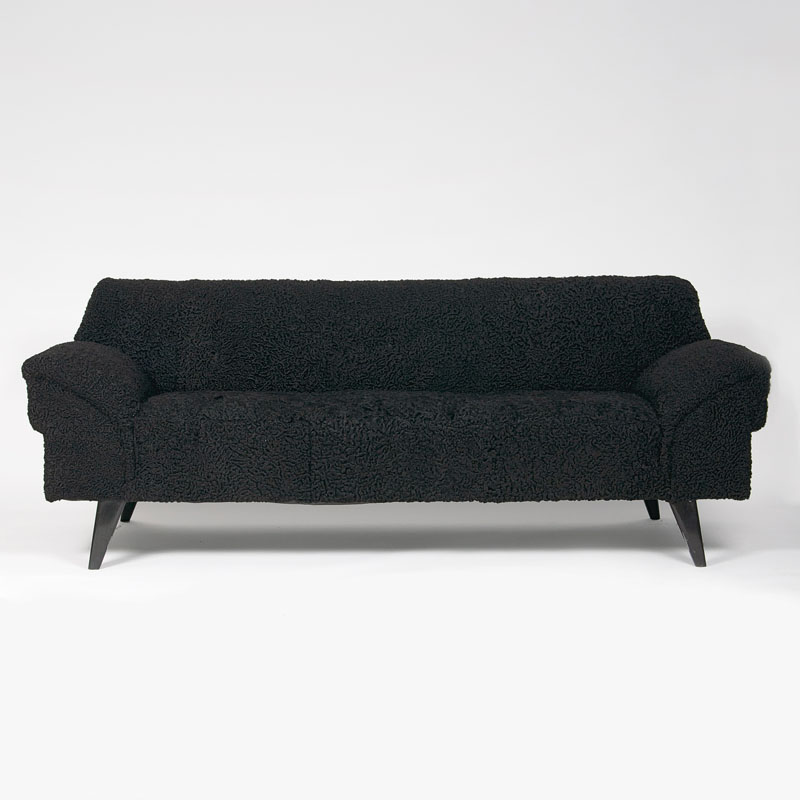 Mid-Century Sofa mit Persianer-Bezug