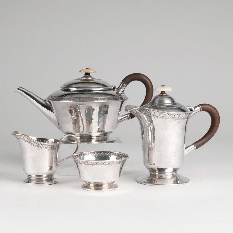 A delicate coffee and tea set