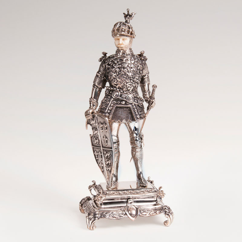 An extraordinary knight figure