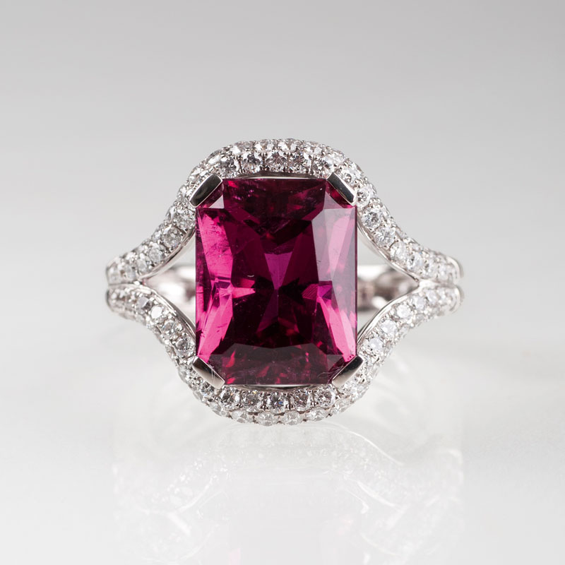 An elegant pinkish tourmaline diamond ring - image 2