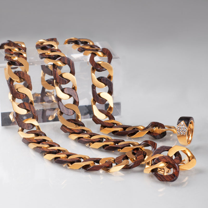 Gold-Edelholz-Schmuckset mit Collier, Armband, Paar Ohrclips und Brillant-Ring