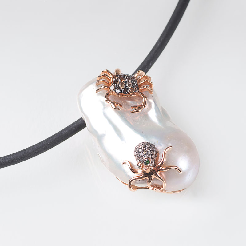 Perlen-Anhänger mit Brillant-Besatz 'Krebs und Oktopus'