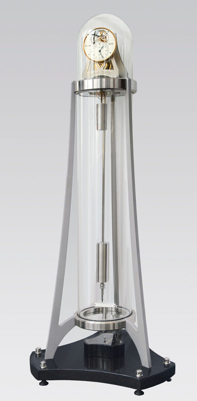 Erwin Sattler GmbH & Co. KG, gegr. 1958 in Gräfelfing bei München - Außergewöhnliche Präzisions-Pendeluhr Columna Temporis Außergewöhnliche Präzisions-Pendeluhr Columna Temporis