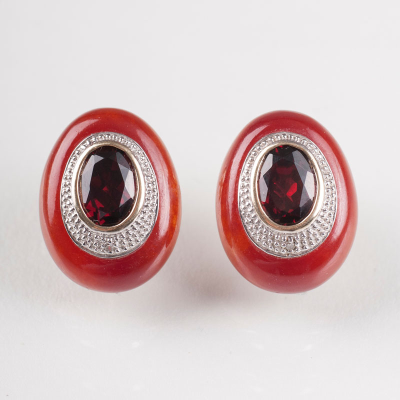 A pair of carneol garnet earstuds