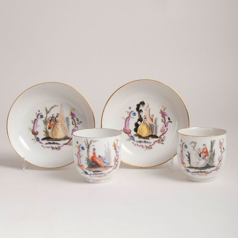 A pair of cups with Watteau painting