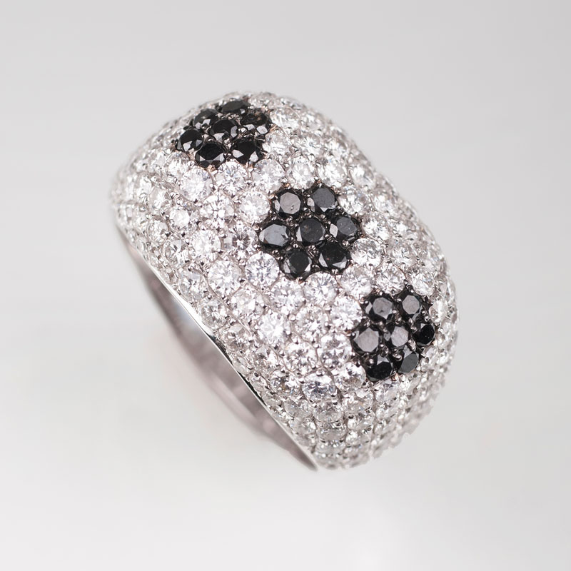 A modern ring with two-colour diamonds