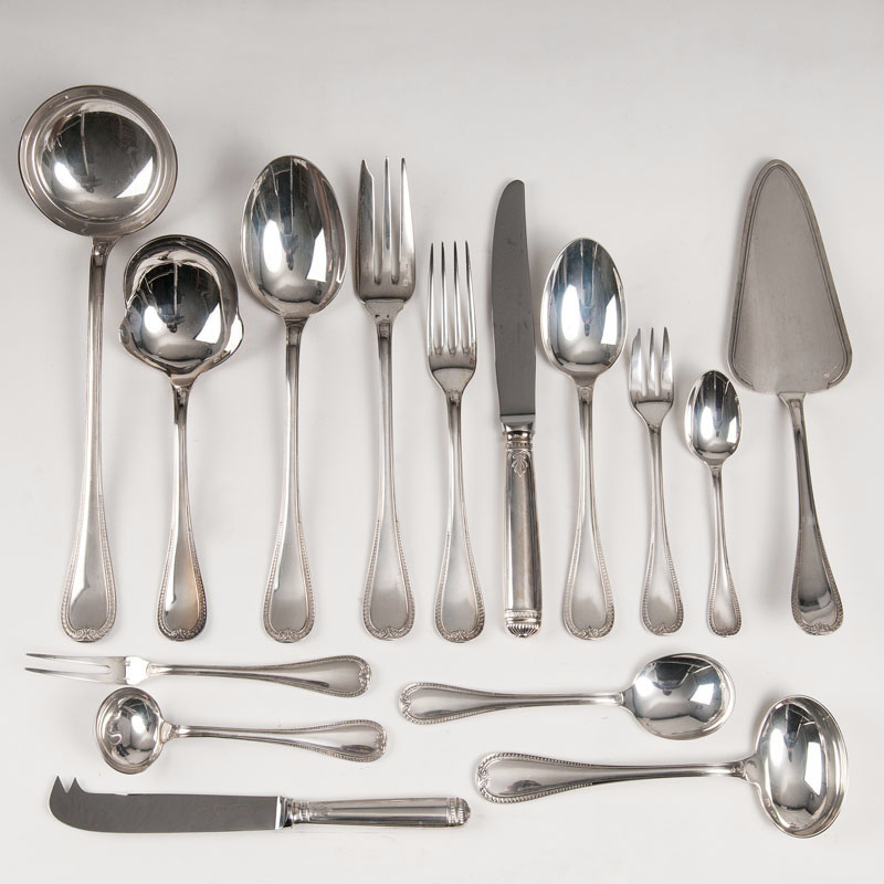 Christofle & Cie, gegr. 1830 in Paris - An excellent dinner set 'Malmaison' for 12 person An excellent dinner set 'Malmaison' for 12 person