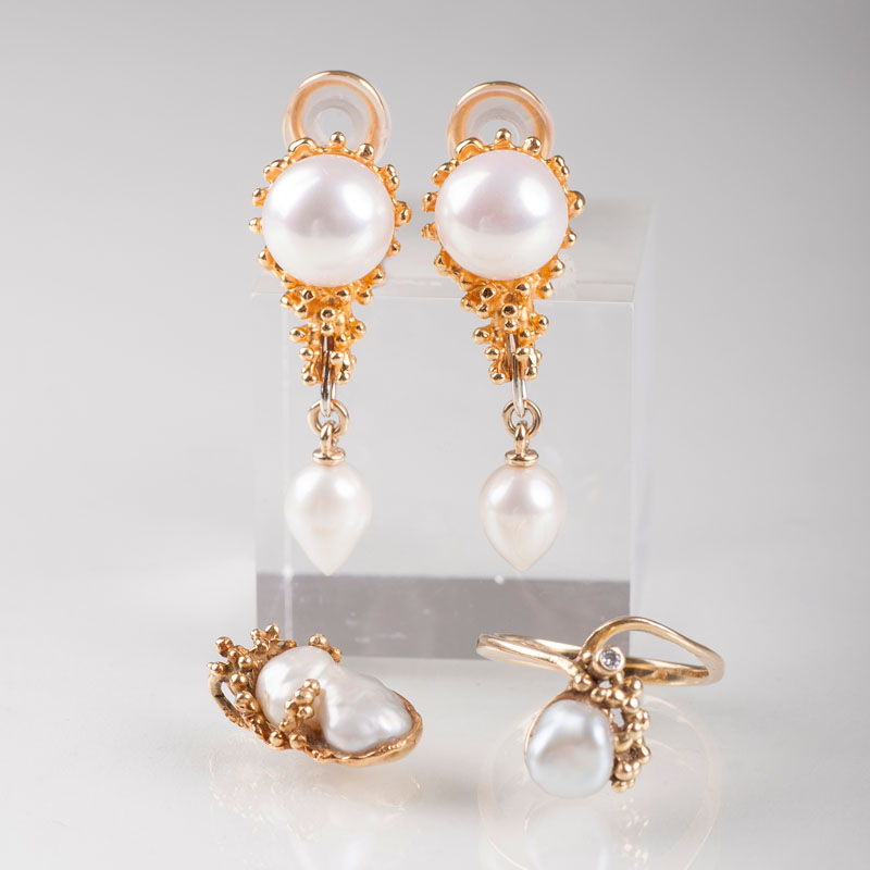 - A pearl gold jewellery set with pendant, ring and earclips by Ehinger-Schwarz A pearl gold jewellery set with pendant, ring and earclips by Ehinger-Schwarz