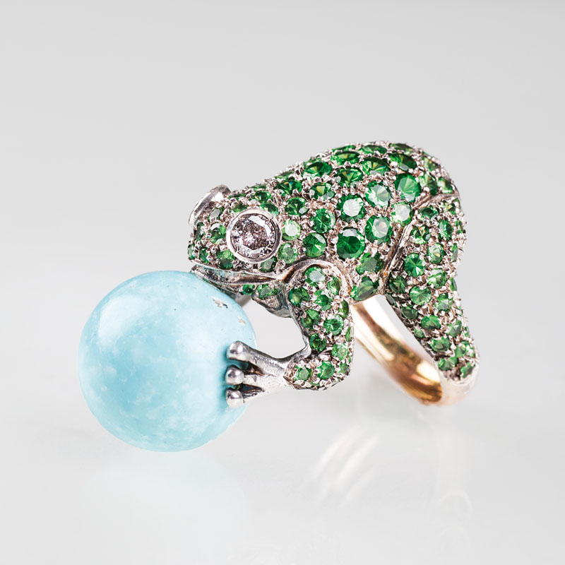 A tsavorith diamond ring 'Frog with turquoise ball'