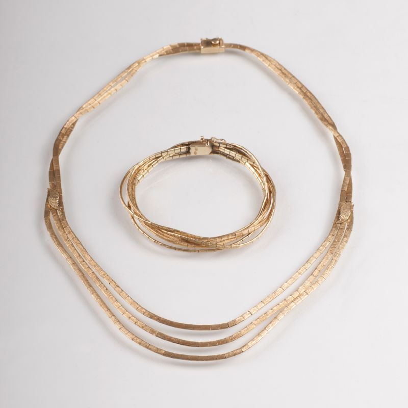 A necklace with matching bracelet