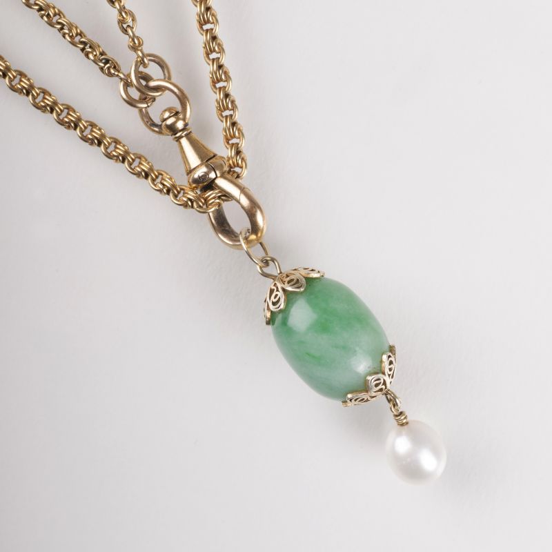 A long golden necklace with egg-pendant