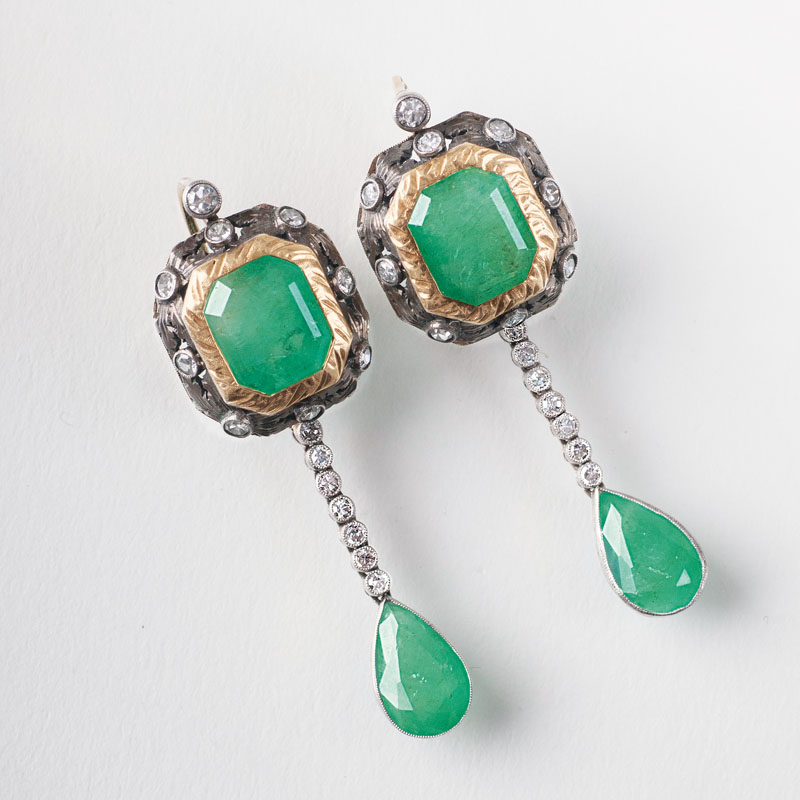 A pair of emerald diamond earpendants