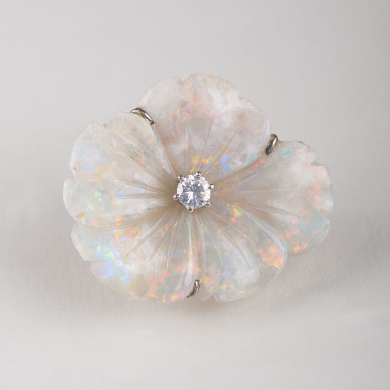 Vintage Opal-Blütenbrosche mit Solitär