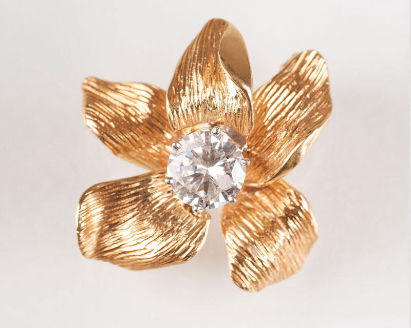 A small Vintage flower brooch with solitaire diamond