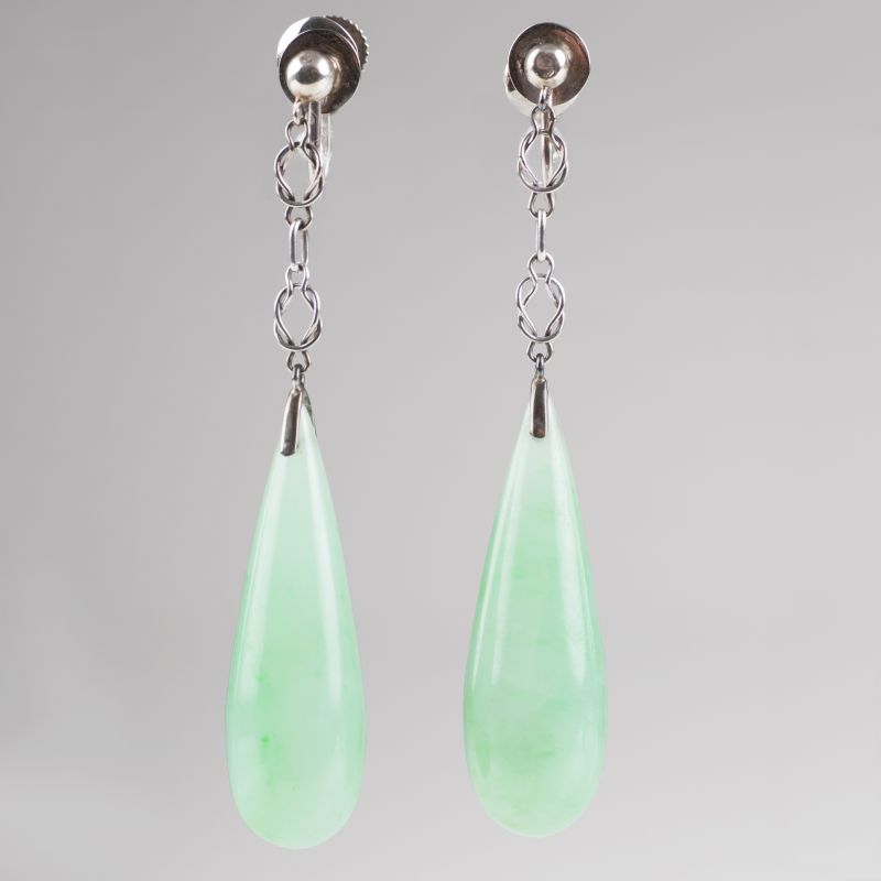 A pair of earrings with aventurin pendants