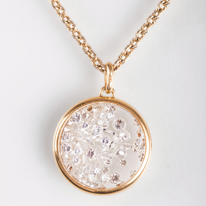 A pendant with loose diamonds