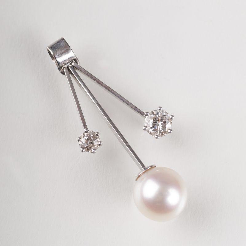 A small pearl diamond pendant