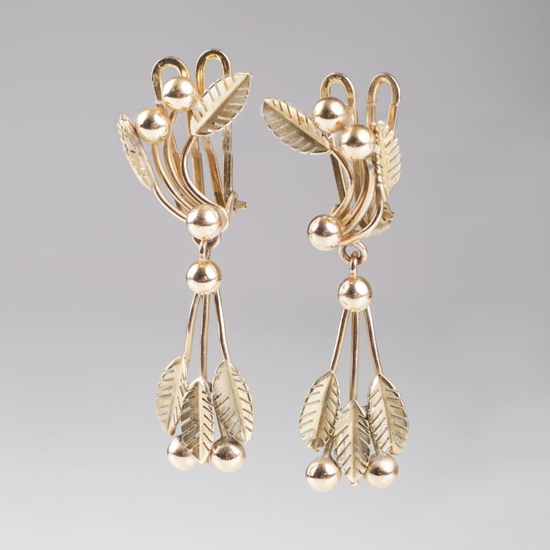 A pair of gold earpendants